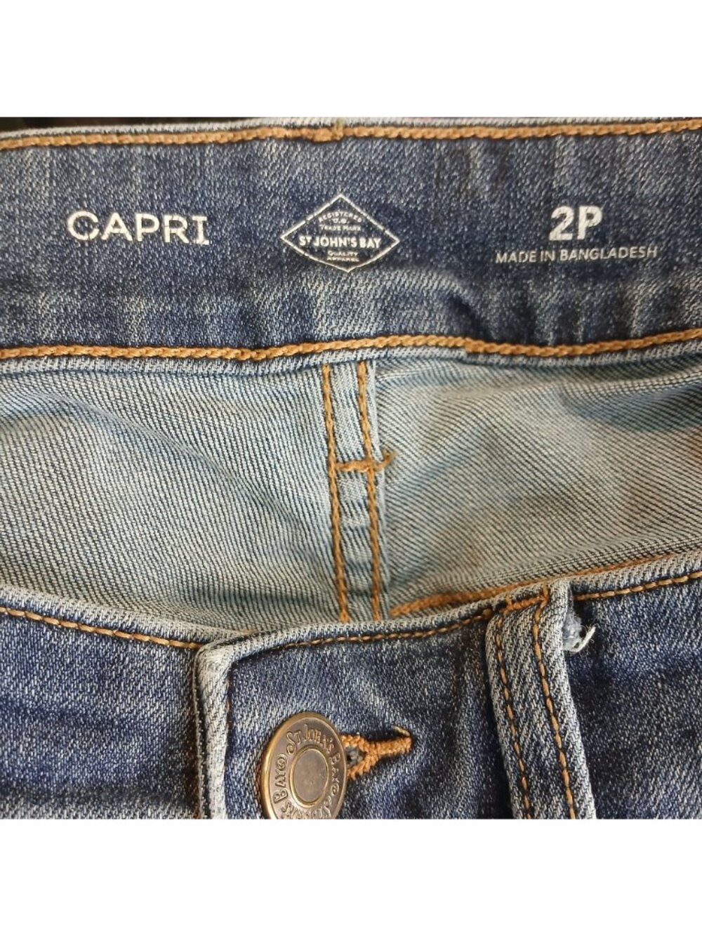 St Johns Bay Womens 2P Petite Capri Jeans Medium Wash Denim 5-Pocket Design #D46 - Picture 3 of 11